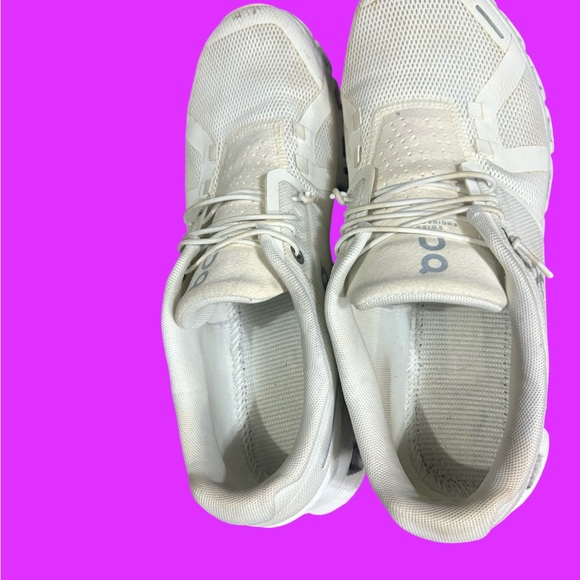 On Running Women's Athletic Shoes - White - Picture 3 of 9